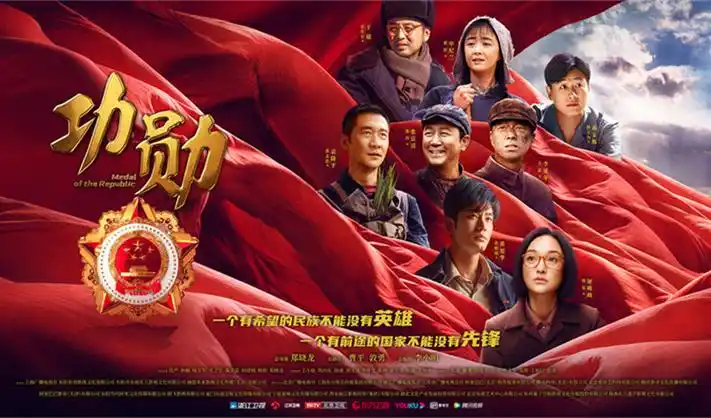 报刊亭档案墙：本期更新的手稿扫描页与访谈时间轴并排上架